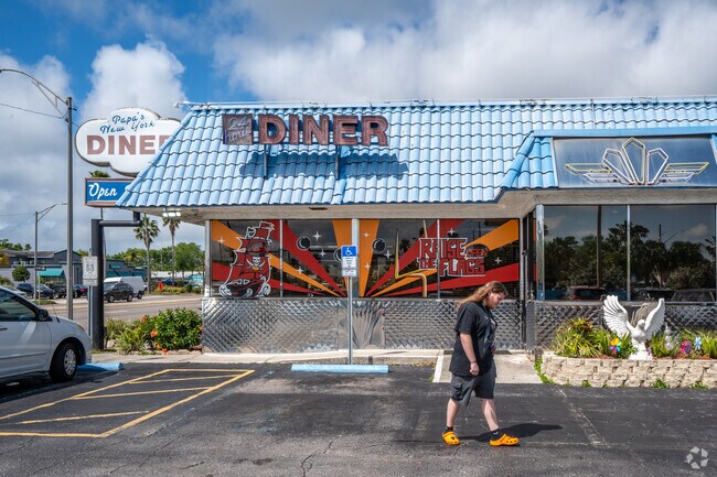 Oak Acres Estates neighbors love to eat breakfast at Papa's New York Diner.