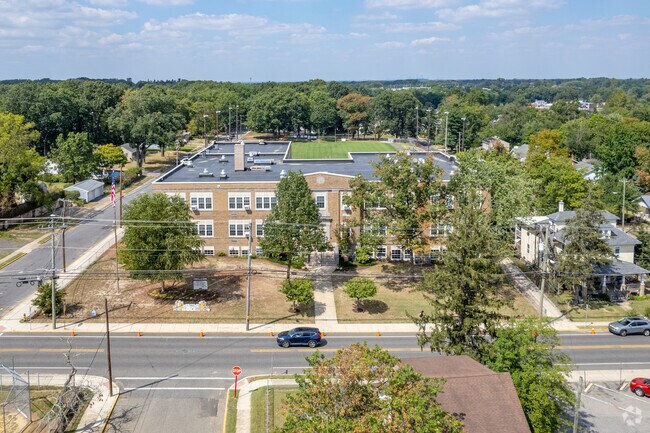 Pitman Middle School is a public school that serves students grades 6-8.