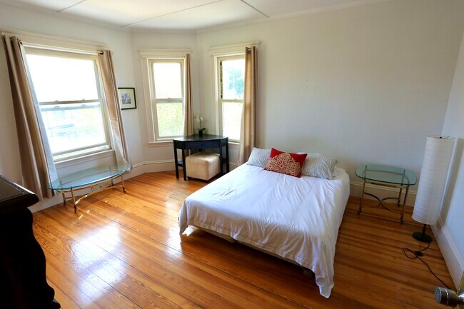 124 Forest St unit 2, Medford, MA 02155 - photo 5