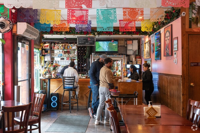 Xochimilco Family Restaurant is located in the Melrose community.