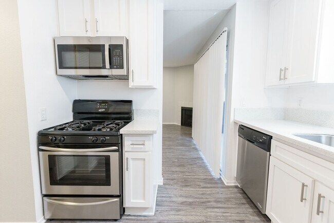 14056 Valleyheart, Sherman Oaks, CA 91423 - photo 5