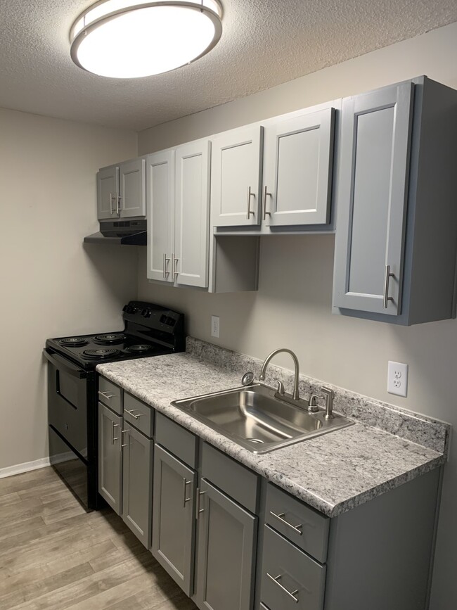601 Village Green Dr E, Mobile, AL 36609