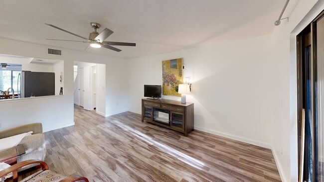 984 Sunridge Dr unit J3, Sarasota, FL 34234 - photo 2