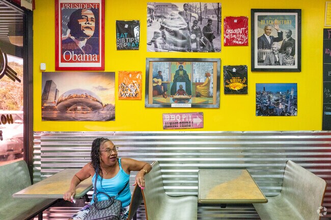 Missouri City visitors flock to Boogie's Chicago Style BBQ for classic Chicago-Style meals.