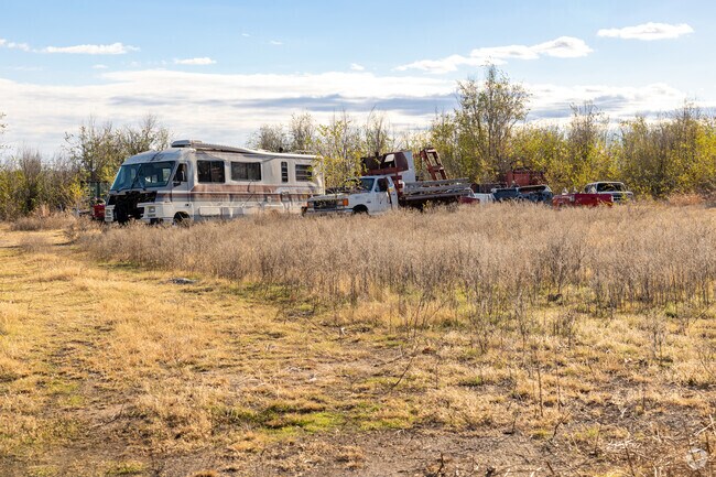 Collectors have plenty of storage with land in Bruner.