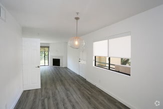 8815 Cynthia St, West Hollywood, CA 90069
