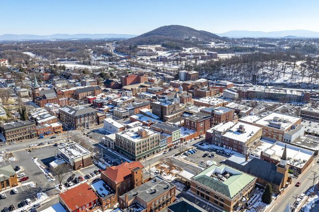 Staunton has a sizable downtown with numerous shopping and dining options along the main street.
