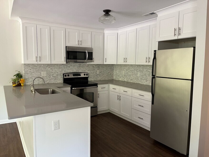 132 Manhattan Ct unit 132 Manhattan Court, Cary, NC 27511 - photo 1