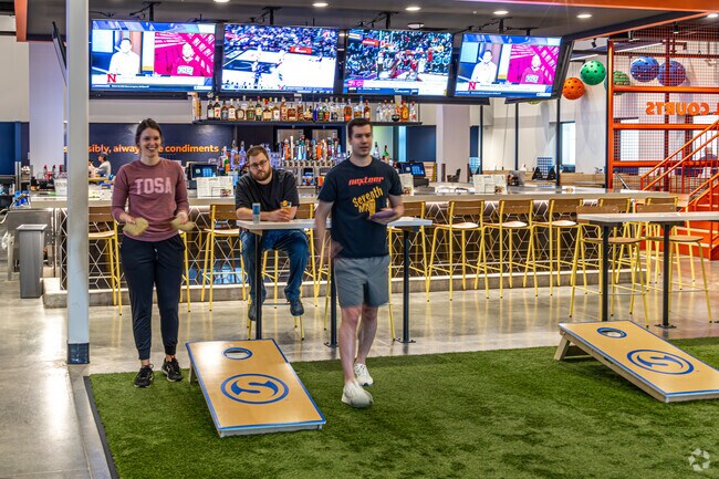 When it comes to good ol’ fashioned fun, nothing beats a game of cornhole at Smash Park.