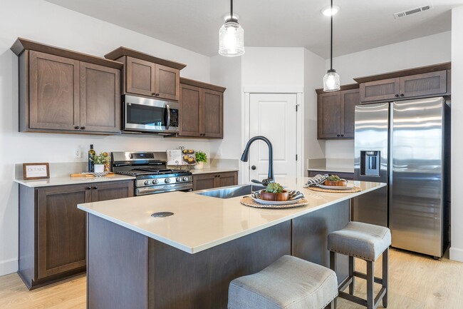 1734 NE 9th Place, Hermiston, OR 97838 - photo 2