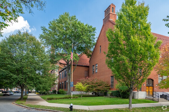 PS 101 School in the Gardens has great academic opportunities for students.