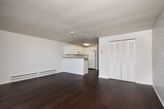 95 W Squantum St unit 311, Quincy, MA 02171 - photo 2