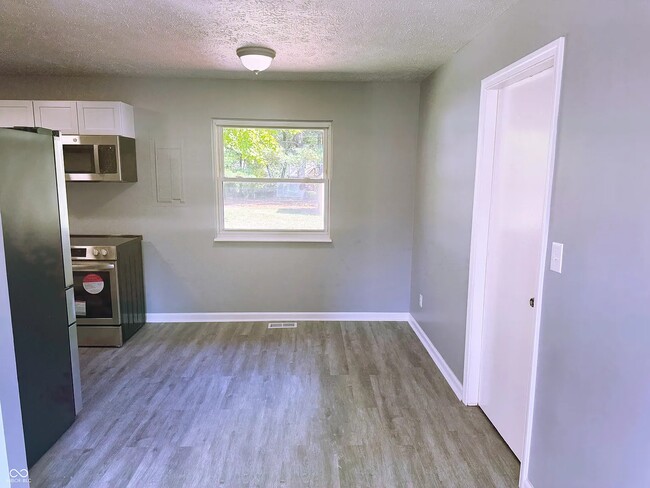 1353 New Field Ln, Indianapolis, IN 46231 - photo 7