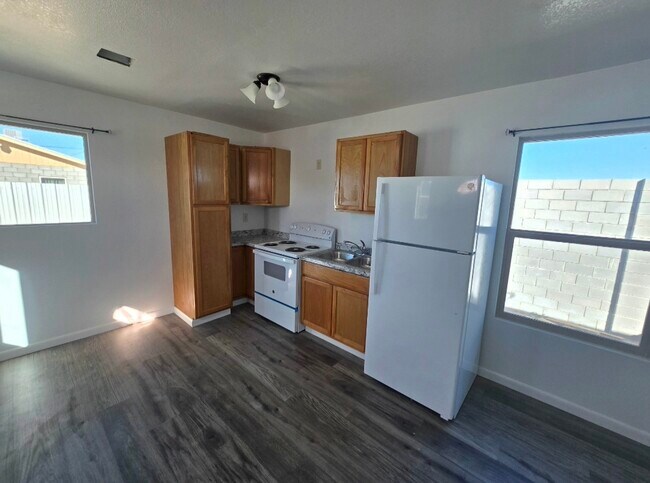 15120 Perlite Dr unit . D, El Paso, TX 79928 - photo 3