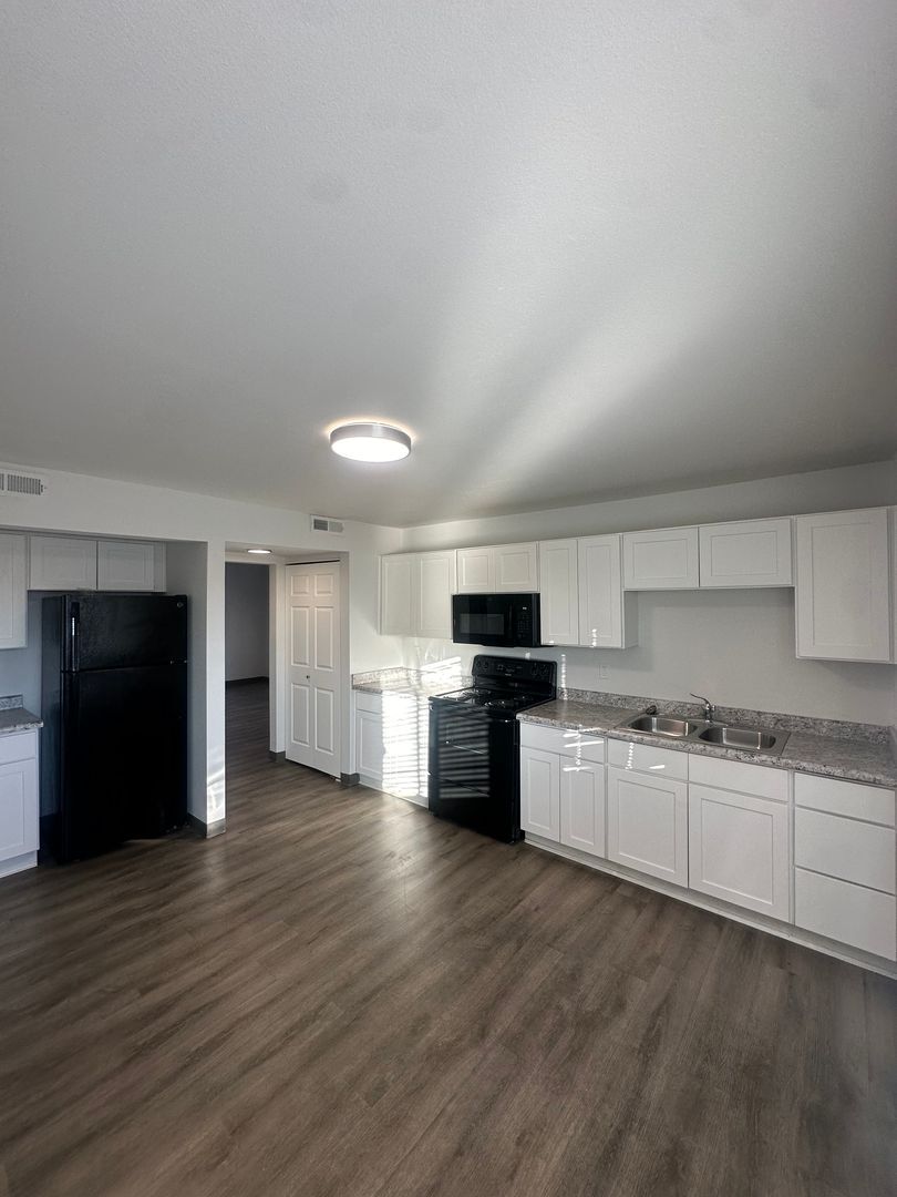 Northview Apartments, Cedar Rapids, IA 52404 - photo 1