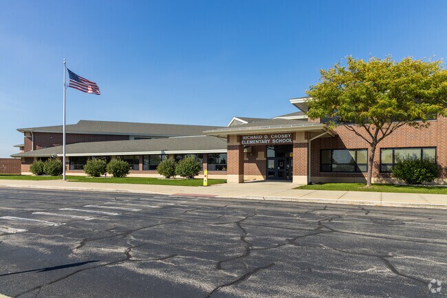 Crosby Elementary School provides education in the neighborhood of Harvard.