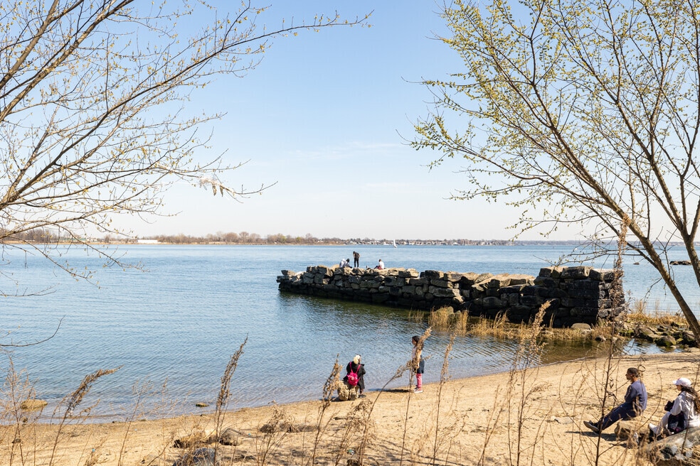 NH_Middletown-Pelham Bay_527226_P2_V1_BD_04122024