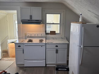 81 Summit Ave, West Warwick, RI 02893