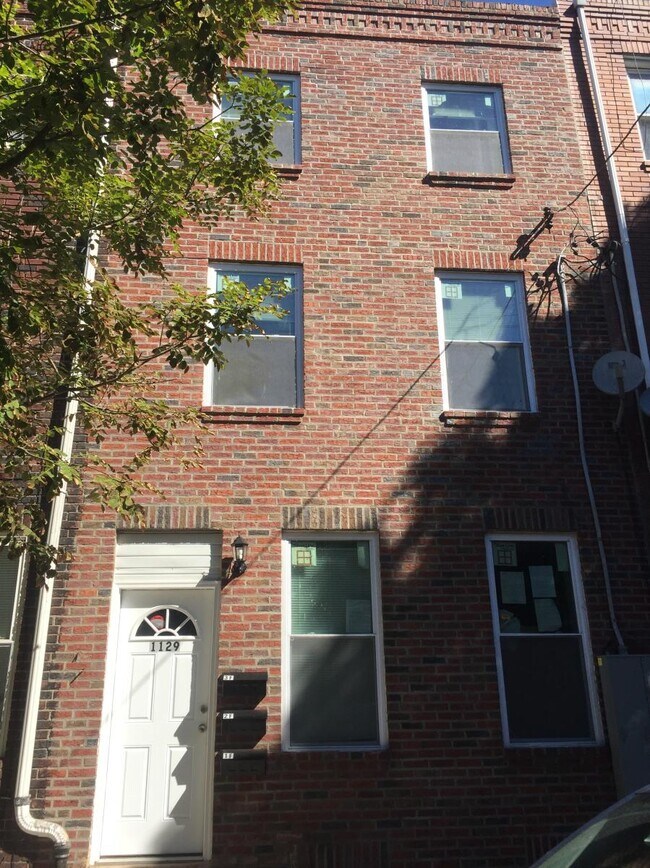 1129 Carpenter St unit 1st fl, Philadelphia, PA 19147 - photo 2