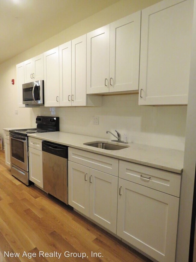 303 N 41st Street 1st Floor Rear unit 1ST FLOOR, Philadelphia, PA 19104 - photo 3