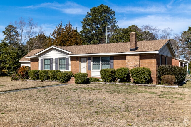 Midcentury ranch homes are common near the center of town in Winterville.