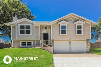 1444 SW Madison St, Lee's Summit, MO 64081