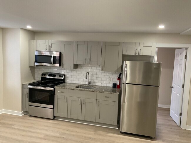 903 Lindley Ave unit 2nd fl, Philadelphia, PA 19141 - photo 3