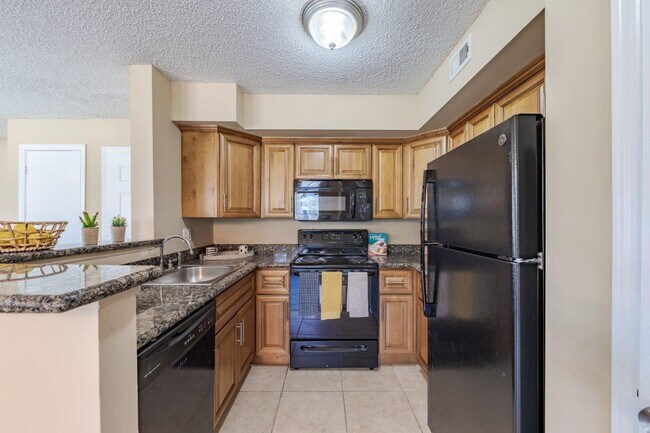 Royal St. George at the Villages Apartment Homes, West Palm Beach, FL 33409 - photo 4