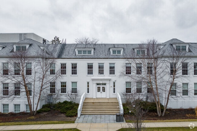 North Shore Country Day has 547 students in grades PK, K-12.