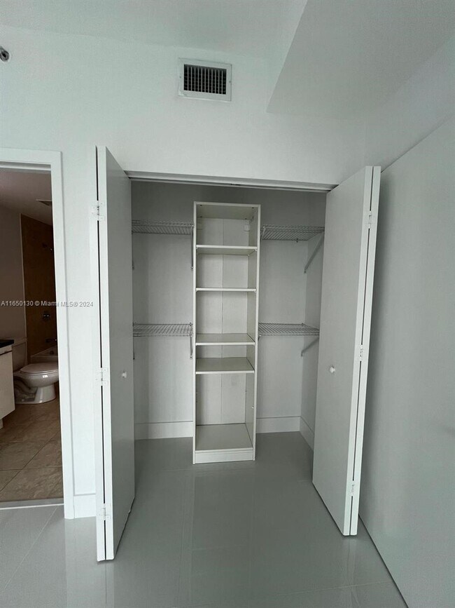 The Ivy Condominium unit 3501, Miami, FL 33130 - photo 6