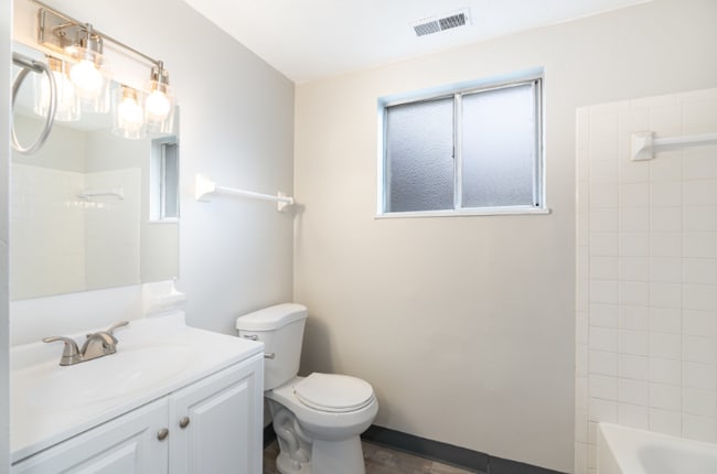 562 Glenwood Ave unit 22, Cincinnati, OH 45229 - photo 7