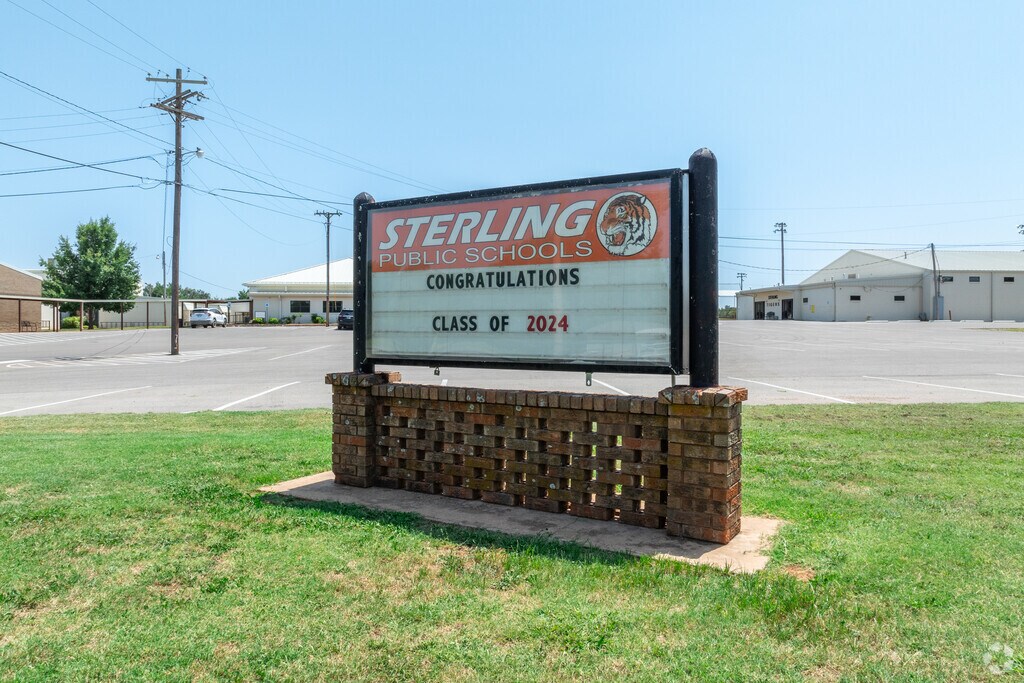 Sterling Elementary has a B rating on Niche.