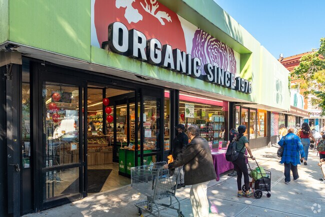 Flatbush-Ditmas Park residents have many organic options such as Flatbush Food Coop.