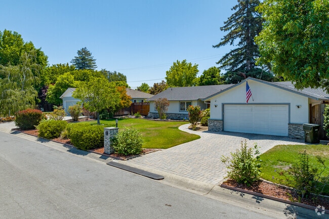 Most of the homes of South Los Altos have large front yards.