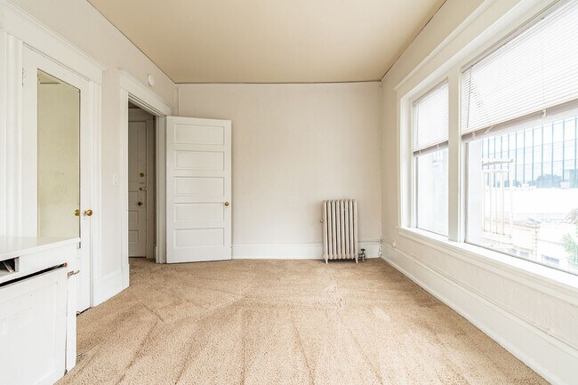 Avenue Building: Centrally located in University District!, Seattle, WA 98105 - photo 4