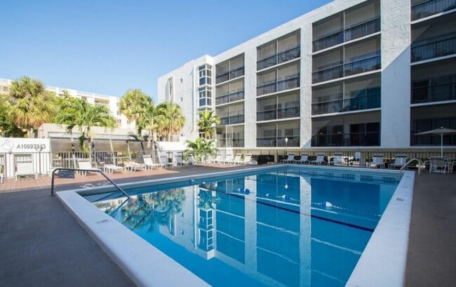 201 178th Dr unit 439, Sunny Isles Beach, FL 33160 - photo 3