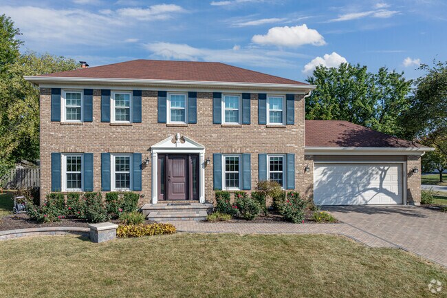 Signal Point features many updated homes built in the late 20th century.