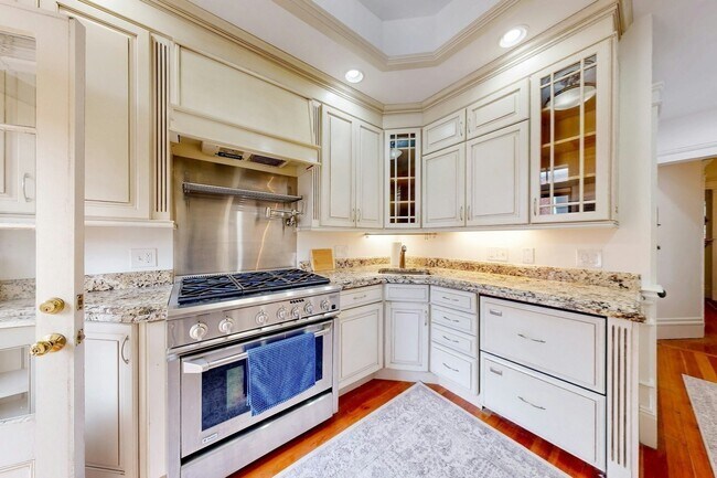 15 Garrison Rd unit 11, Brookline, MA 02445 - photo 4