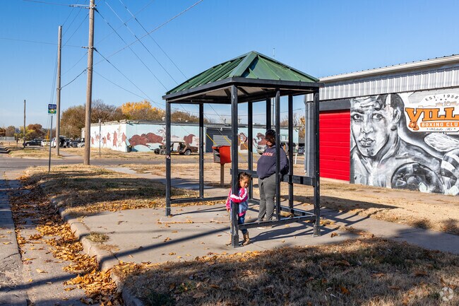 There are a few different bus stops located throughout Planeview United.