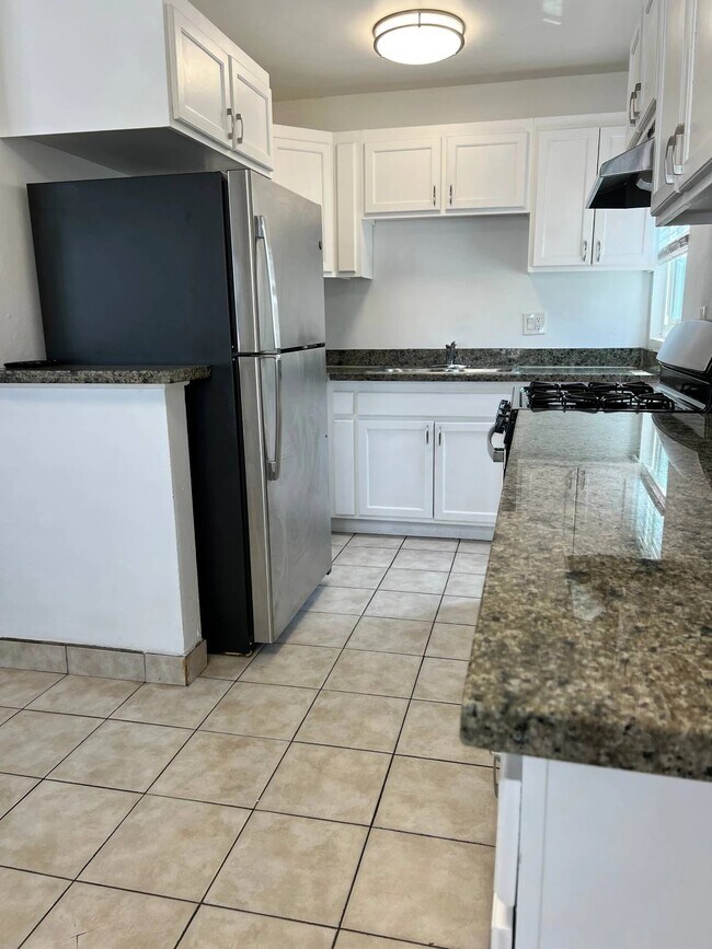 1216 W 37th Place, Los Angeles, CA 90007