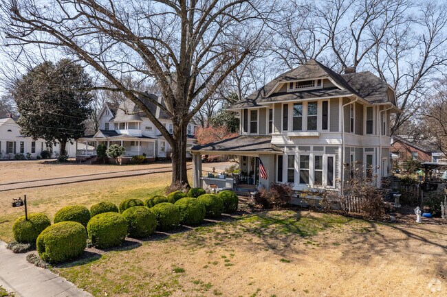 Covington features impressive Queen Ann and Victorian homes.