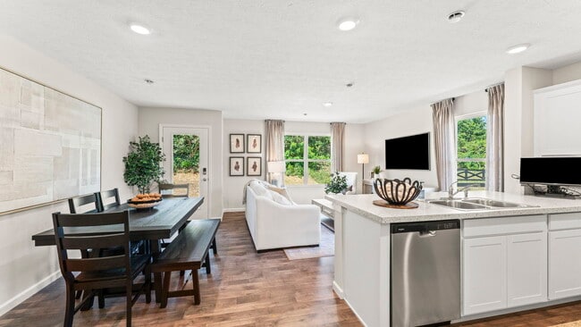 10328 Mae Ct, Cincinnati, OH 45251 - photo 3