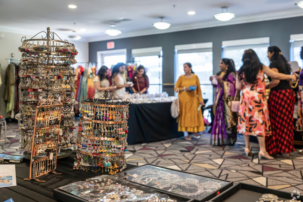 Find one-of-a-kind pieces at the Jumbora Spring Trunk Show in Dublin.