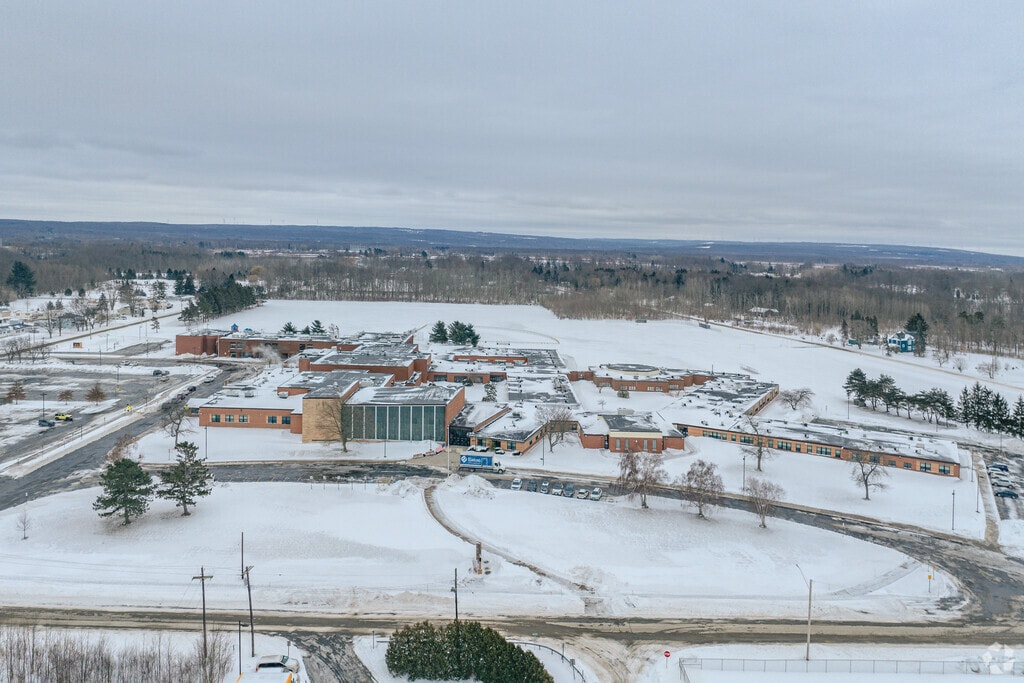 Silver Creek Elementary School has an extensive academic program for students to excel academically and achieve their goals.