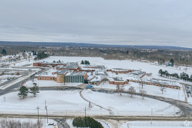 Silver Creek Elementary School has an extensive academic program for students to excel academically and achieve their goals.