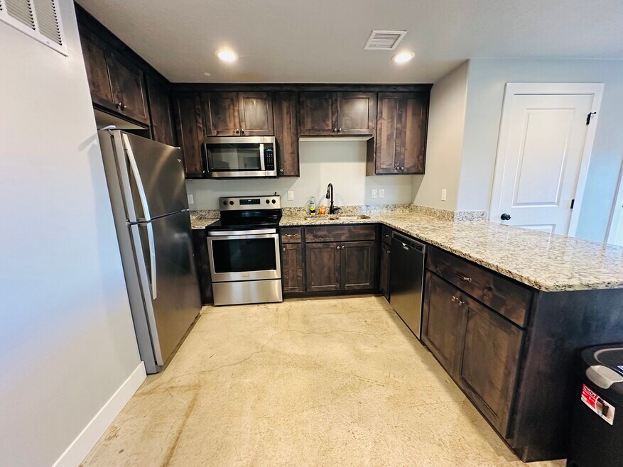 583 N 400 E unit B, Pleasant Grove, UT 84062 - photo 1