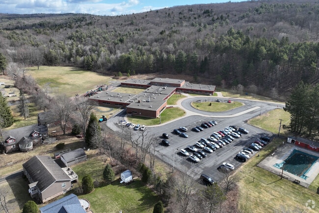 Greater Plains Elementary School has roughly 284 students and a 11 to 1 ratio of students to teachers.