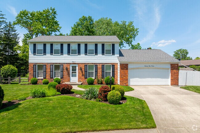 There are many Colonial Revival two story homes in Countrybrook.