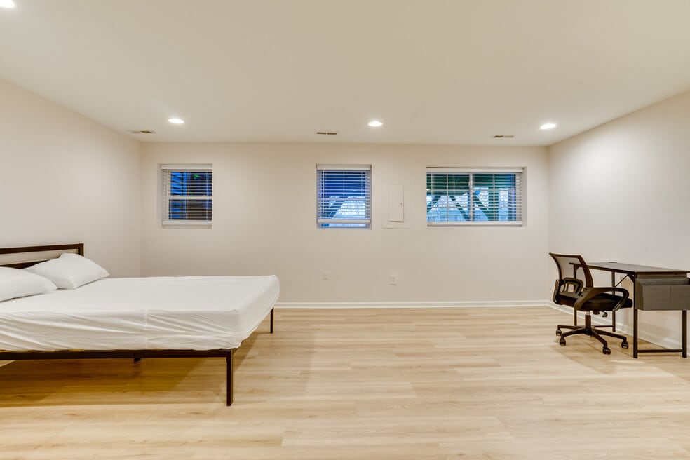 6021 Creekstone Ln unit Main Level, Centreville, VA 20120 - photo 1