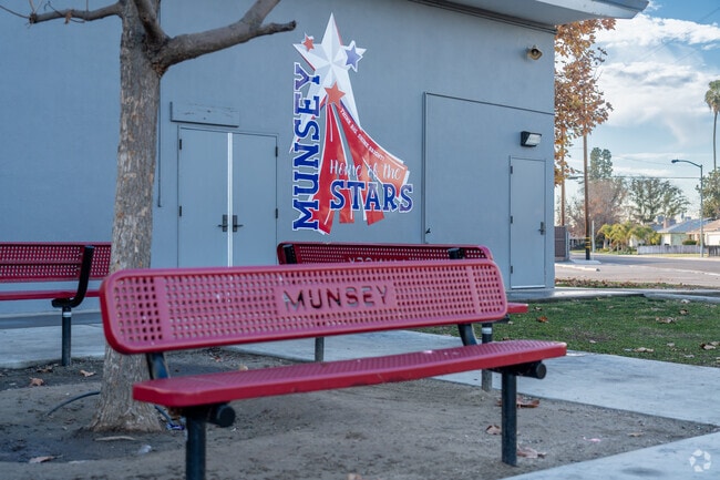 Munsey Elementary has a 22:1 student - teacher ratio.